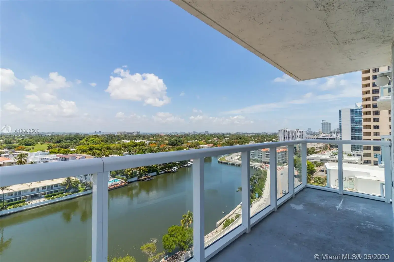 2 bedroom 2 bath Residential Lease for rent at 2457 Collins Ave # 1406, Miami Beach FL 33140