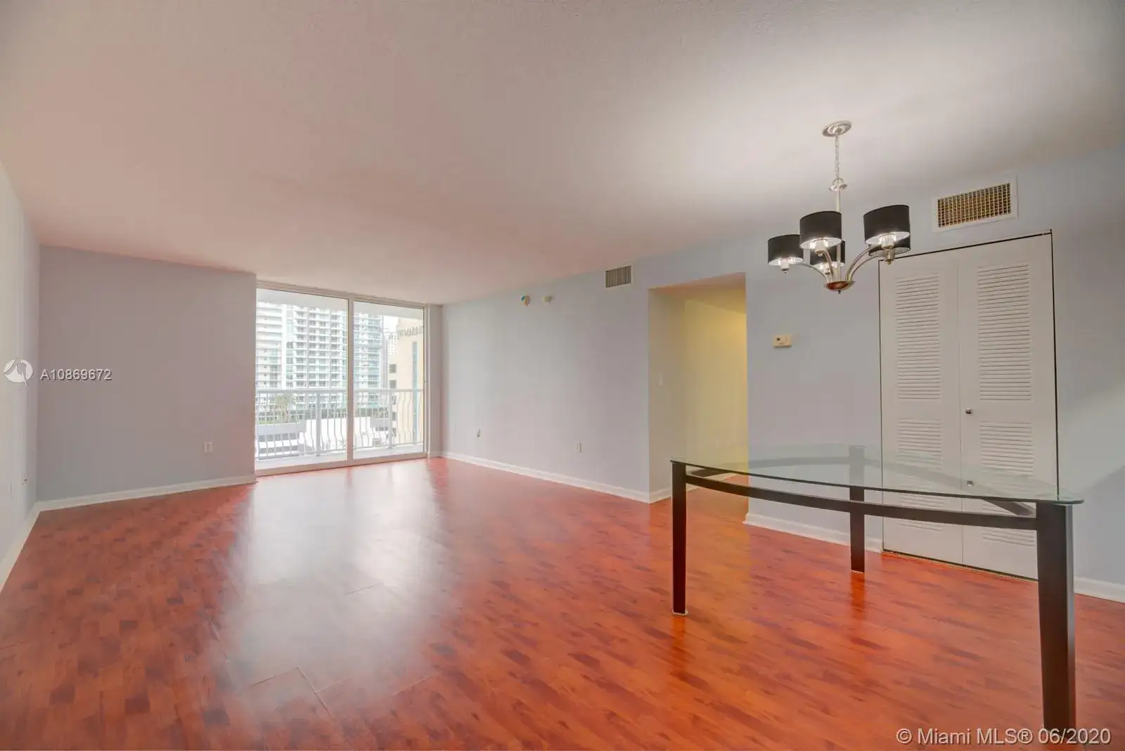 3 bedroom 2 bath Residential for sale at 1200 Brickell Bay Dr # 2024, Miami FL 33131