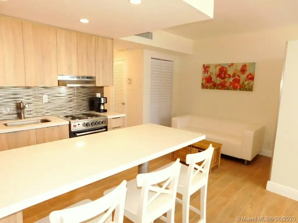 1 bath Residential for sale at 1720 Harrison St # 15F, Hollywood FL 33020