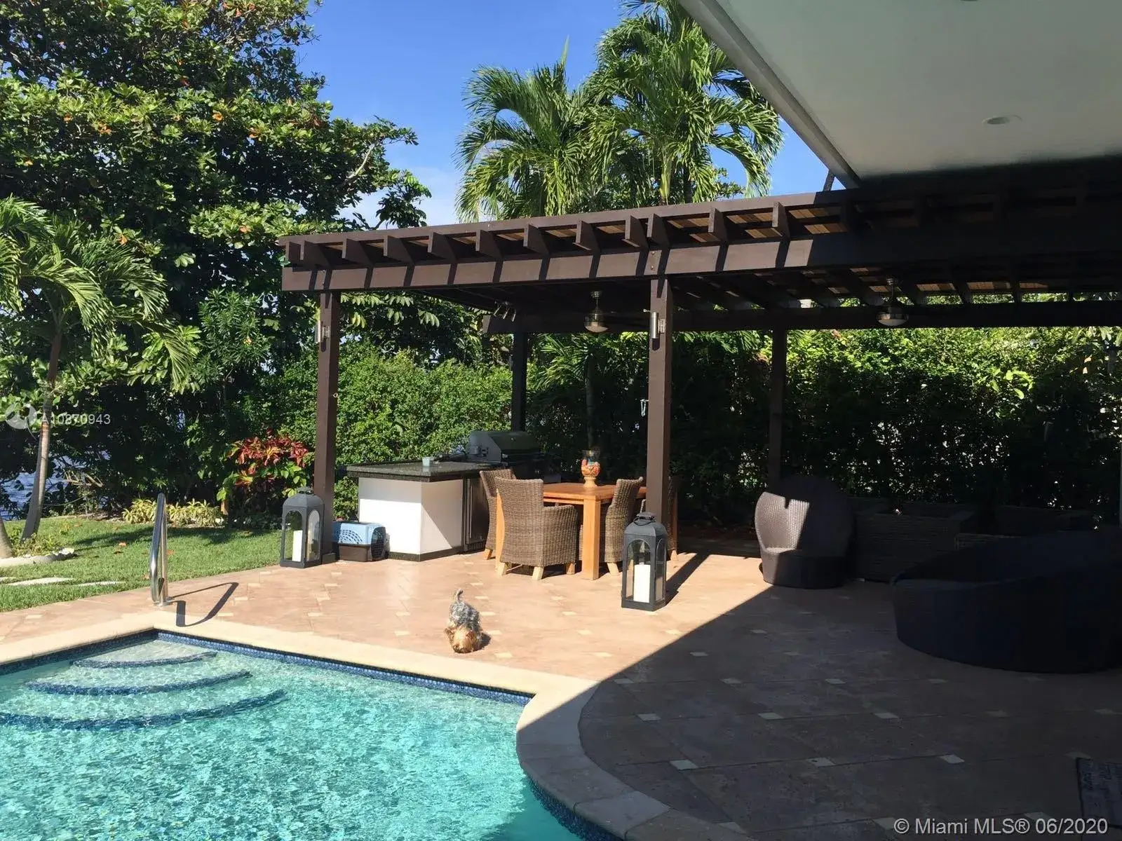 3 bedroom 3 bath Residential for sale at 21100 NE 25th Ct, Miami FL 33180