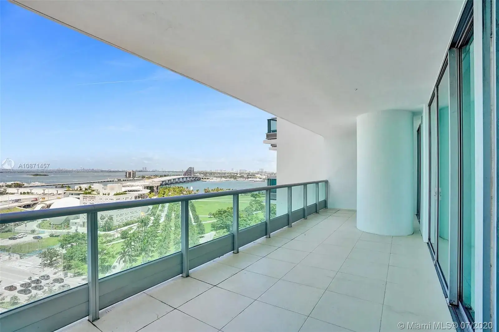 2 bedroom 3 bath Residential for sale at 900 Biscayne Blvd # 1808, Miami FL 33132