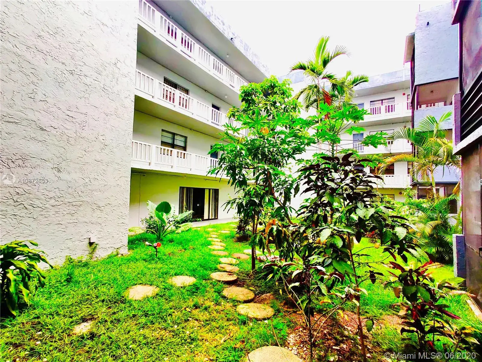1 bedroom 2 bath Residential for sale at 13500 NE 3rd Ct # 324, North Miami FL 33161