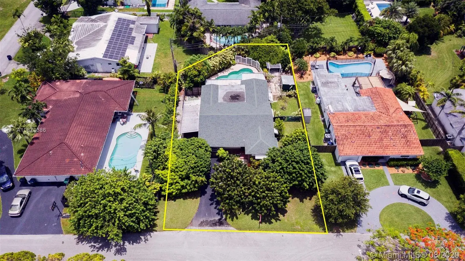 3 bedroom 2 bath Residential for sale at 5231 SW 65th Ave, South Miami FL 33155