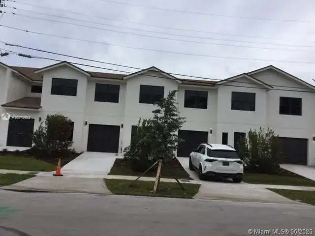 3 bedroom 2 bath Residential Lease for rent at 806 SW 29th St # 806, Fort Lauderdale FL 33315