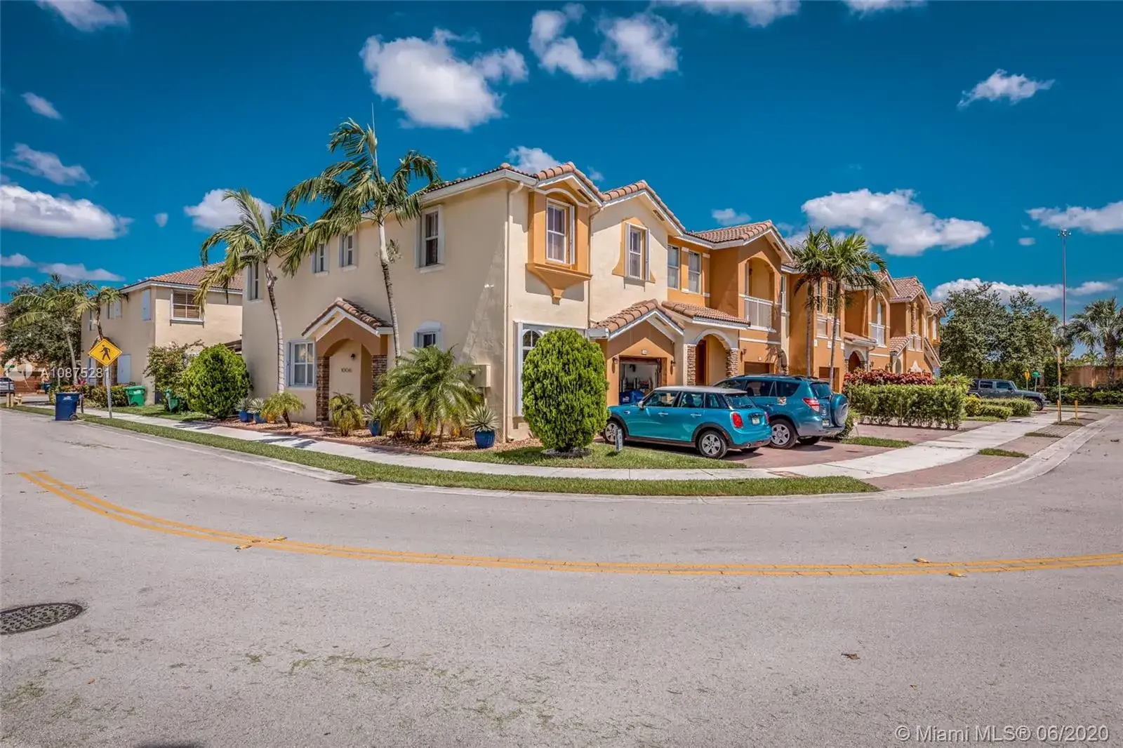 3 bedroom 3 bath Residential for sale at 1010 NW 102nd Ct # 1010, Miami FL 33172