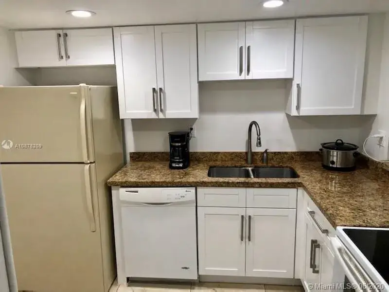 1 bedroom 1 bath Residential Lease for rent at 4394 NW 9th Ave # 1G, Deerfield Beach FL 33064
