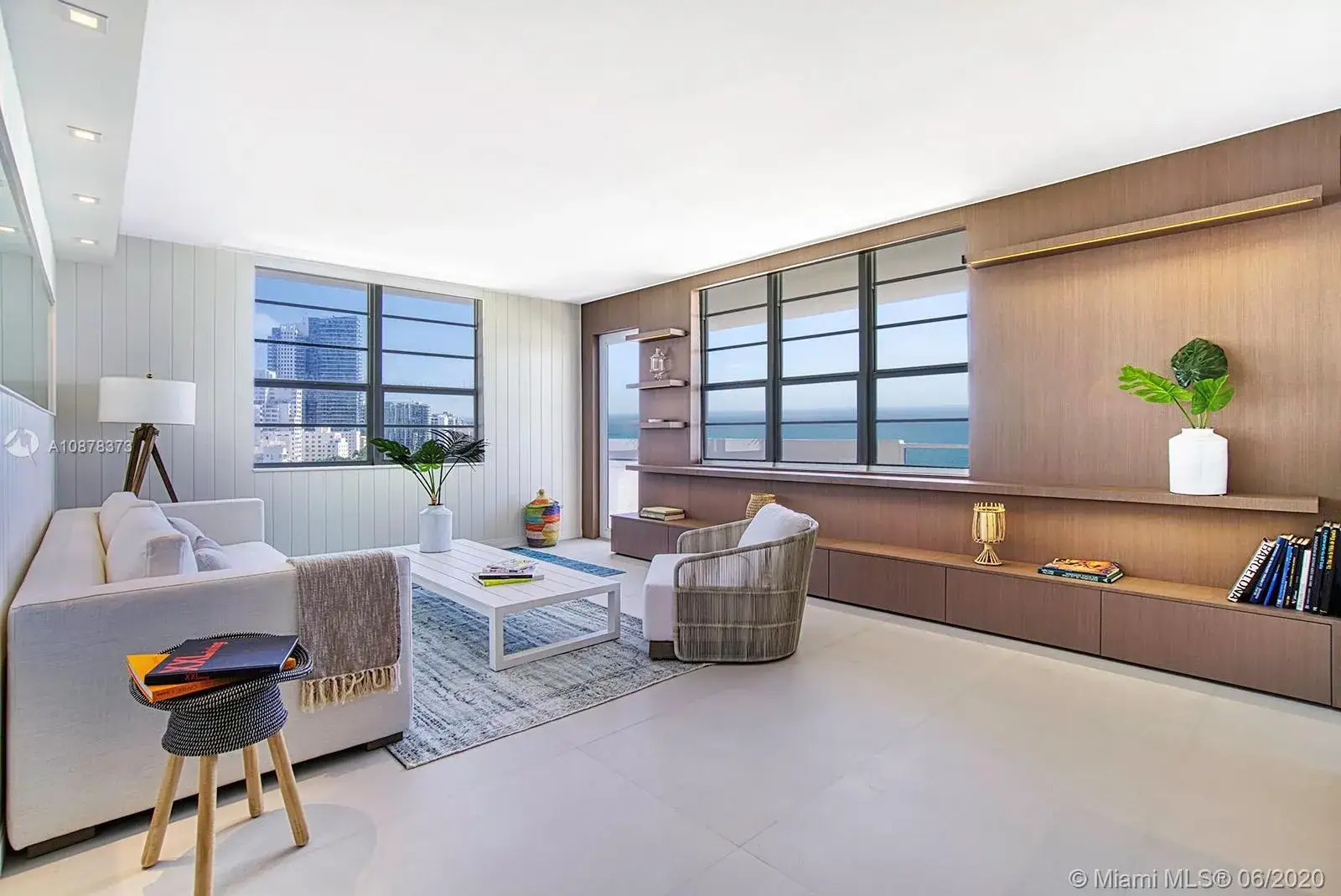 2 bedroom 2 bath Residential Lease for rent at 100 Lincoln Rd # 947, Miami Beach FL 33139