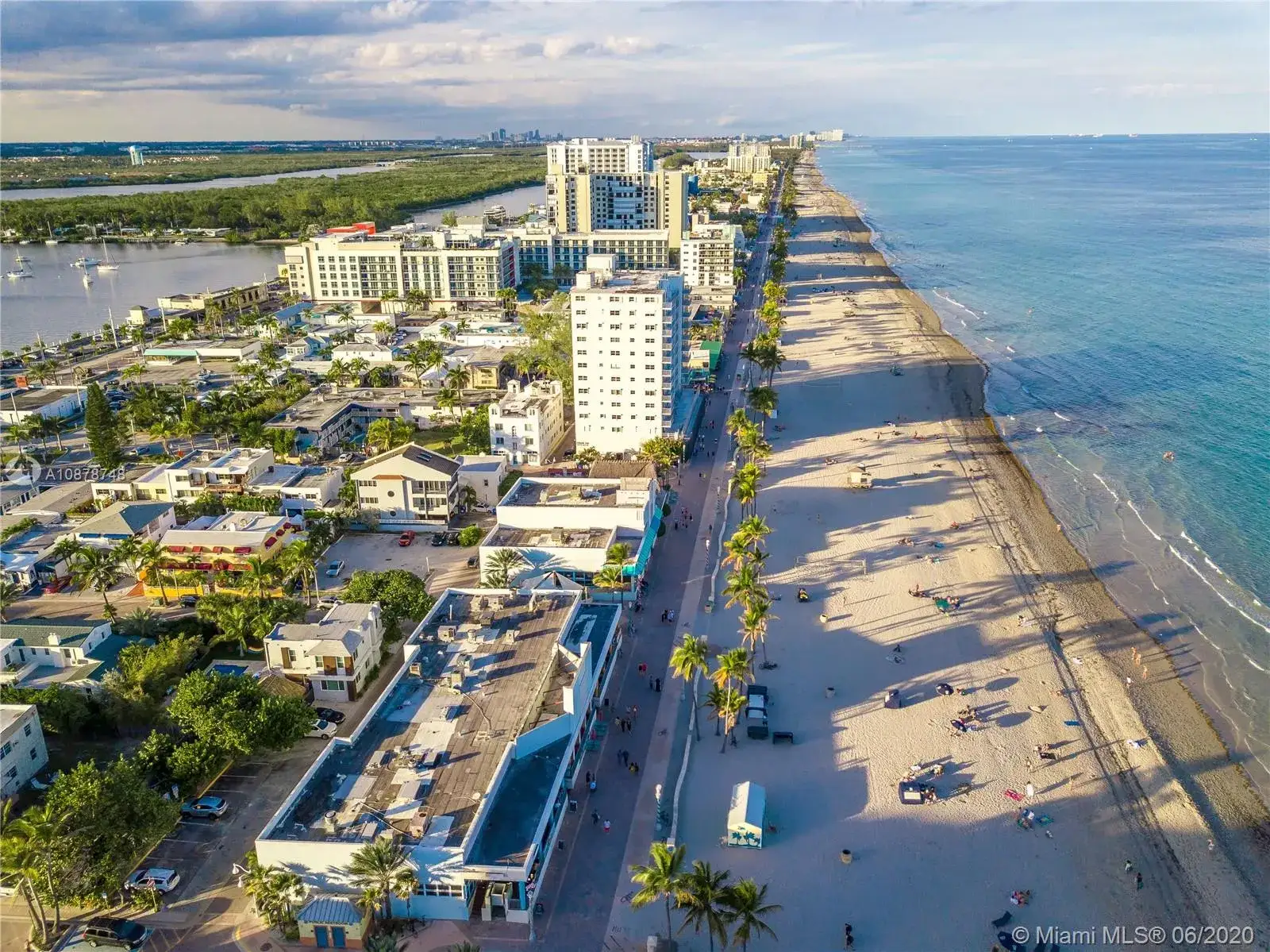 2 bedroom 2 bath Residential for sale at 1401 S ocean dr # 305, Hollywood FL 33019