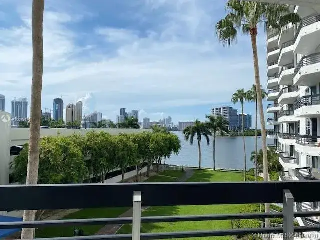 2 bedroom 2 bath Residential for sale at 3530 Mystic Pointe Dr # 411, Aventura FL 33180