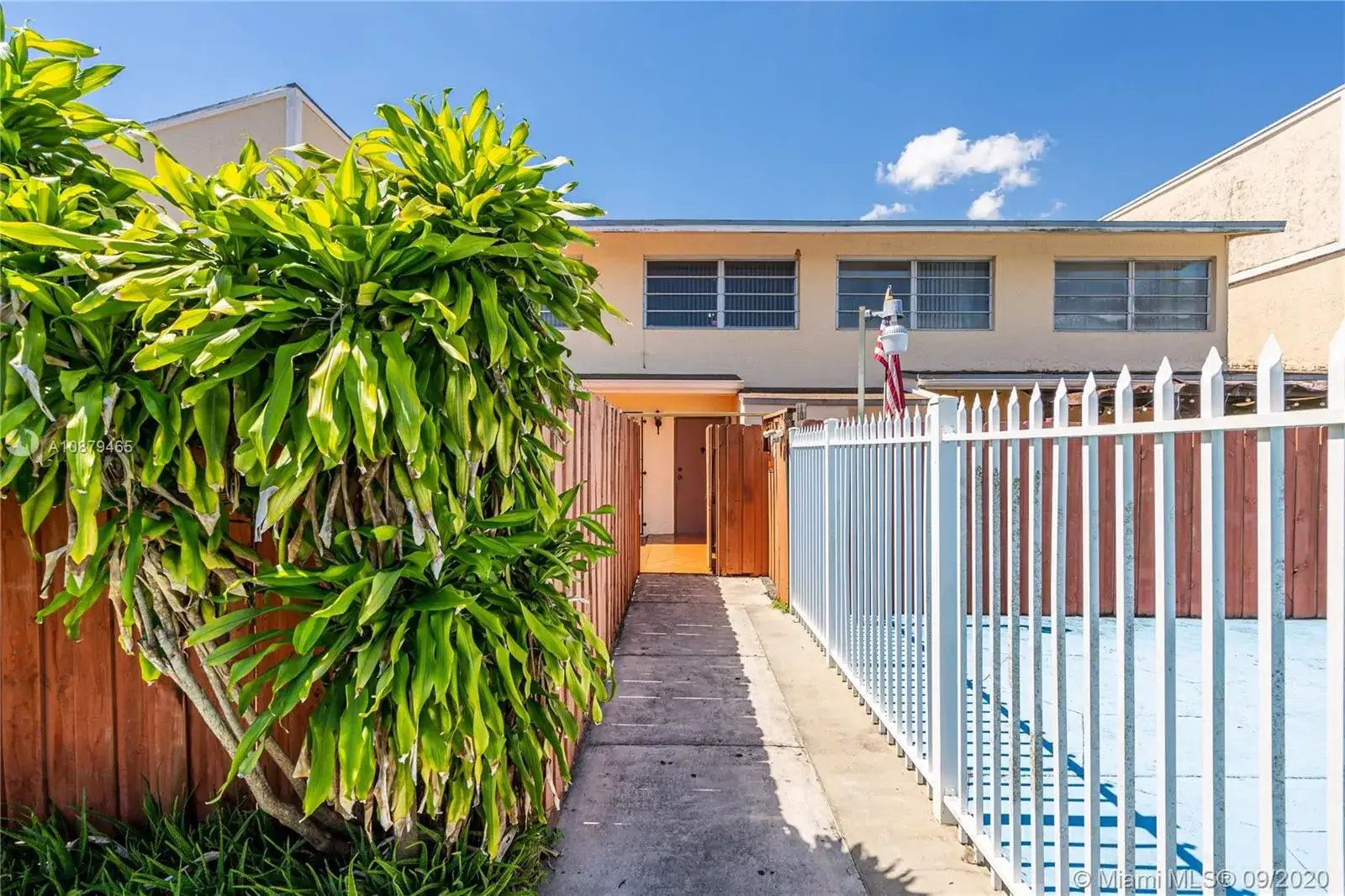 3 bedroom 2 bath Residential for sale at 15660 SW 82nd Cir Ln # 6, Miami FL 33193