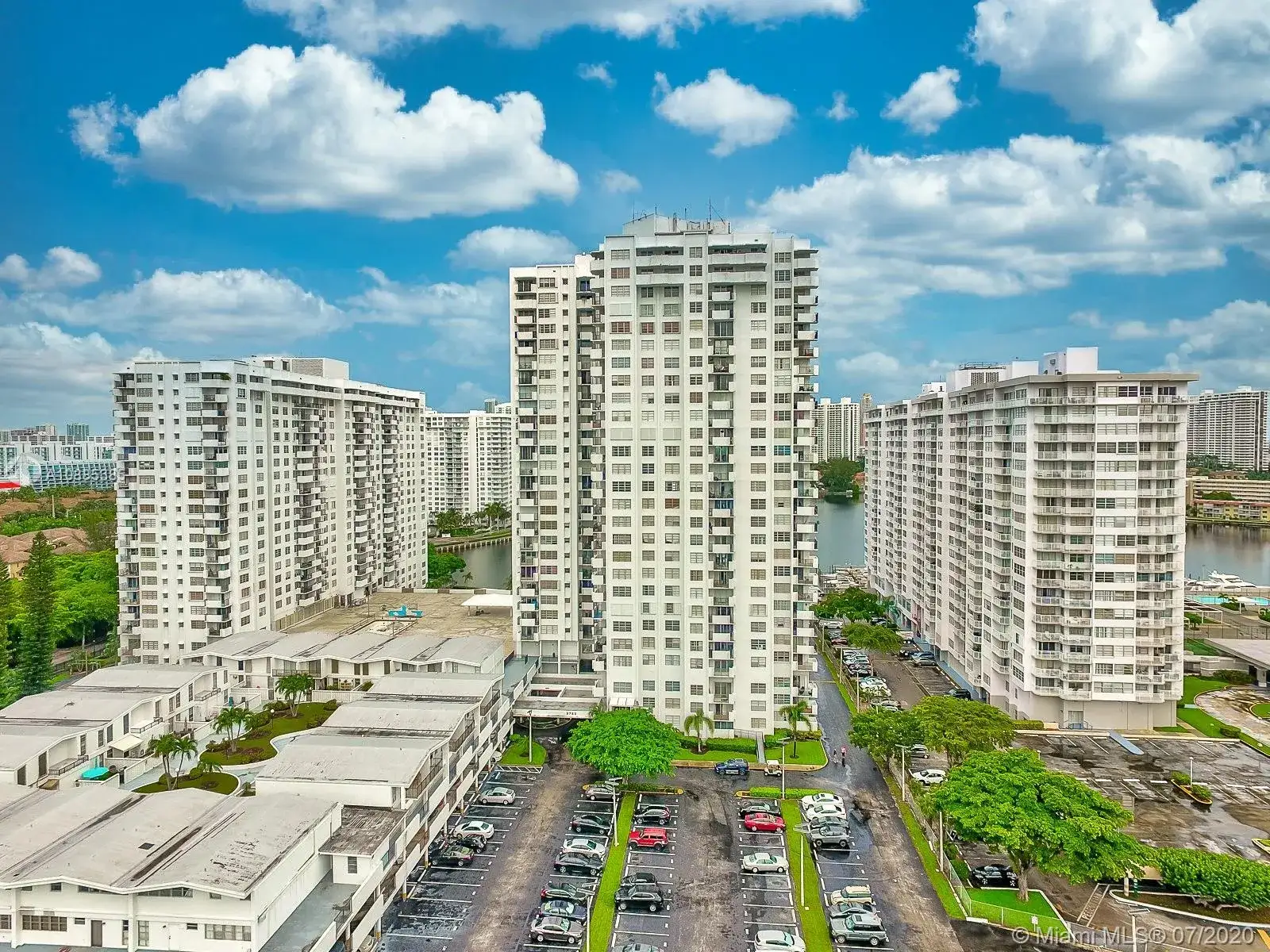 1 bedroom 1 bath Residential Lease for rent at 2750 NE 183rd St # 1107, Aventura FL 33160
