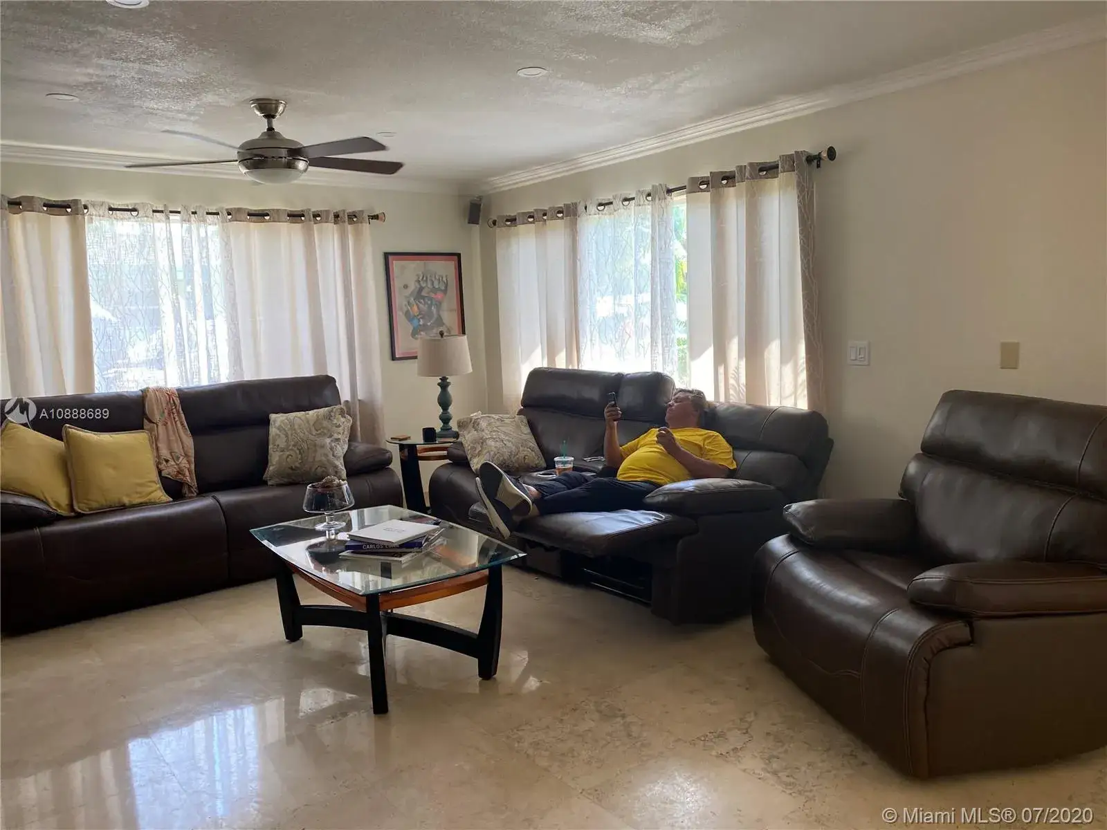 2 bedroom 2 bath Residential Lease for rent at 4802 Washington St # 2, Hollywood FL 33021