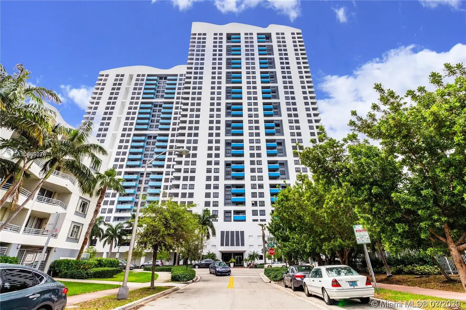 1 bedroom 1 bath Residential for sale at 1330 West Ave # 810, Miami Beach FL 33139