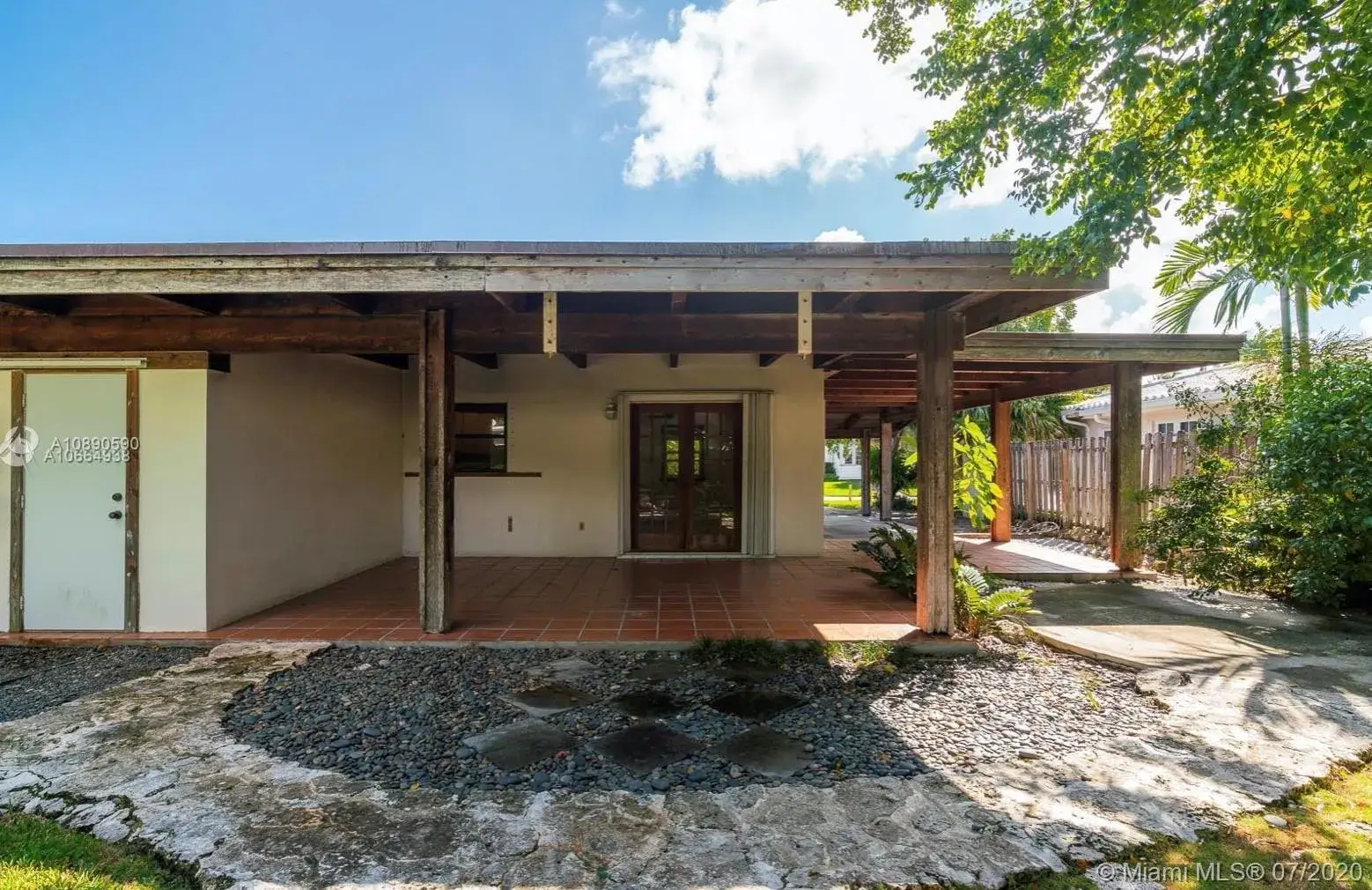5 bedroom 5 bath Residential for sale at 261 Greenwood Dr, Key Biscayne FL 33149