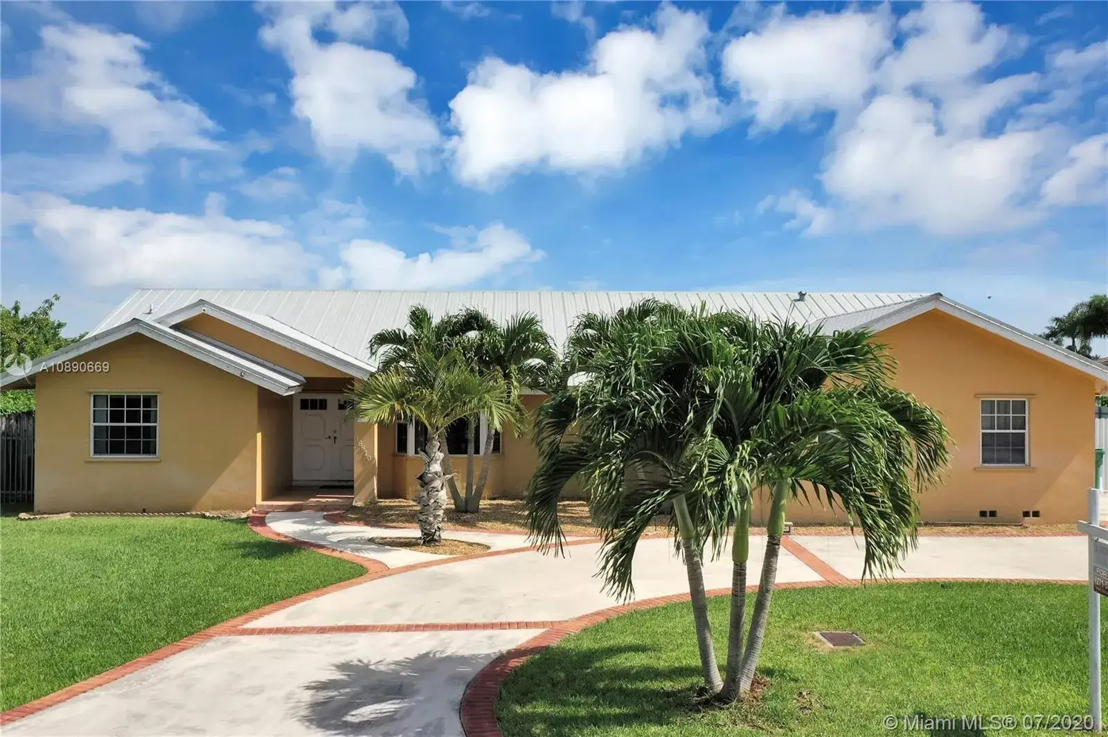 6 bedroom 4 bath Residential for sale at 18810 SW 294th Ter, Homestead FL 33030