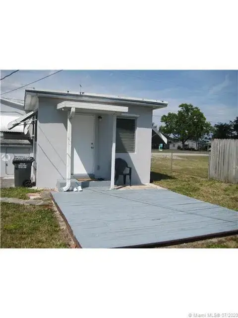 1 bedroom 1 bath Residential Lease for rent at 119 N 57th Ave, Hollywood FL 33021