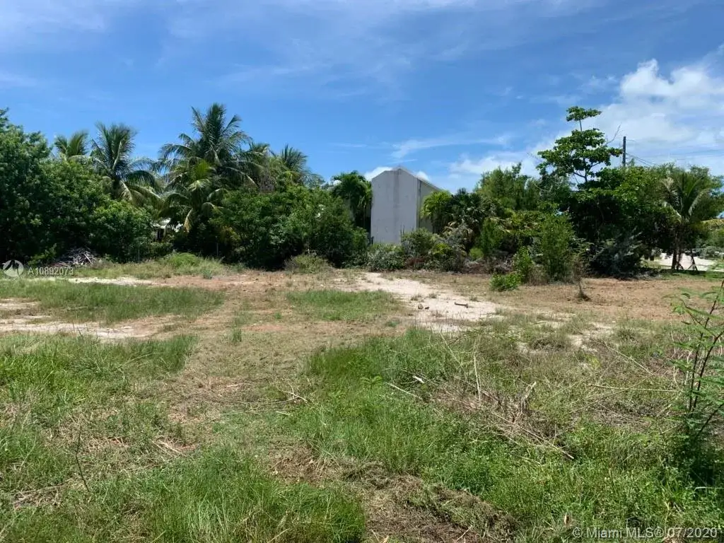 3 bedroom 4 bath Residential for sale at 129 N Indies Dr, Duck FL 33050