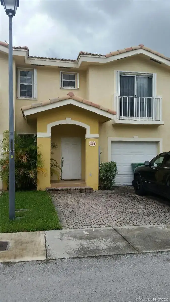 3 bedroom 2 bath Residential Lease for rent at 13958 SW 260th St # 104, Homestead FL 33032
