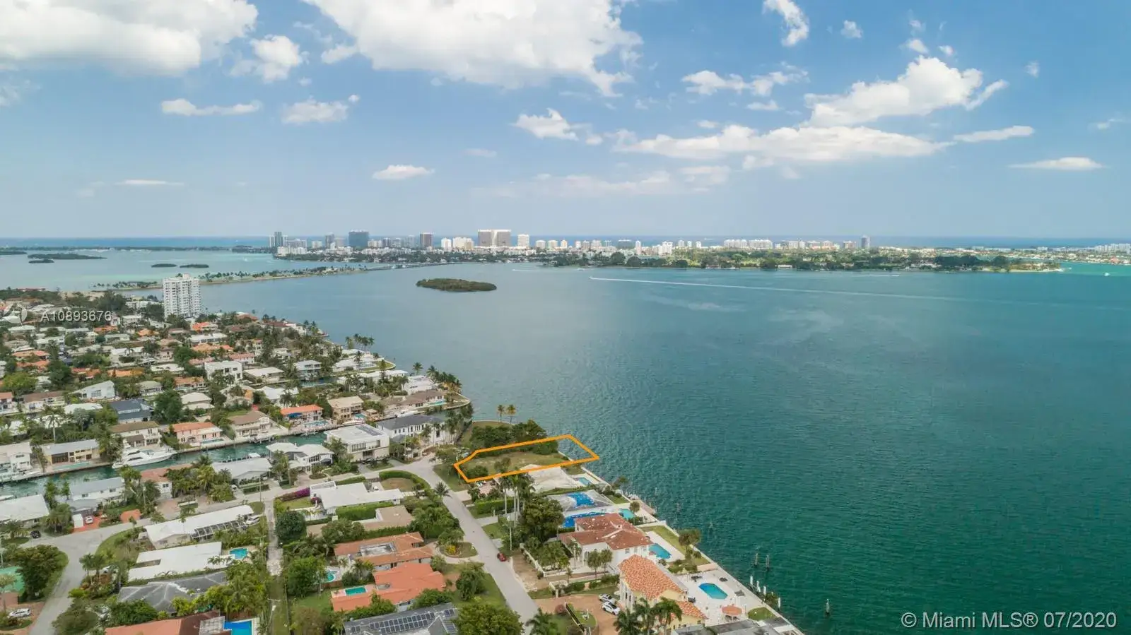 7 bedroom 7 bath Residential for sale at 11404 N Bayshore Dr, North Miami FL 33181
