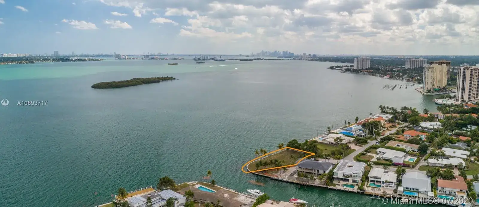 7 bedroom 8 bath Residential for sale at 11400 N Bayshore Dr, North Miami FL 33181