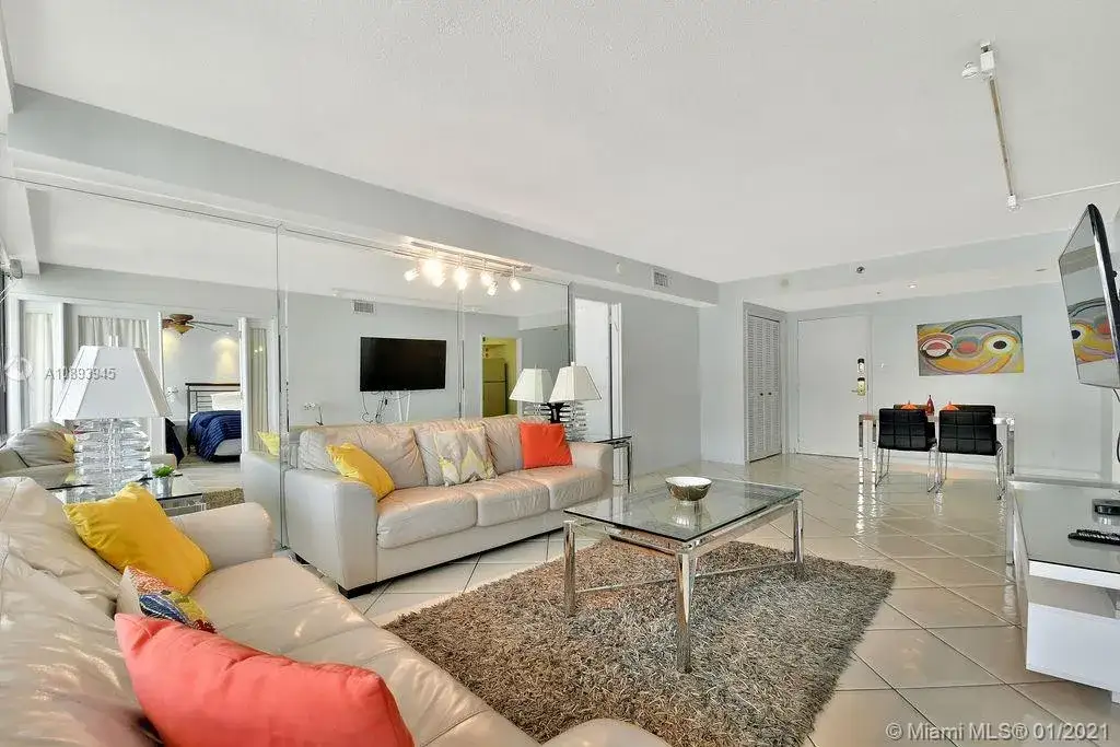 2 bedroom 2 bath Residential Lease for rent at 5225 Collins Ave # 1515, Miami Beach FL 33140