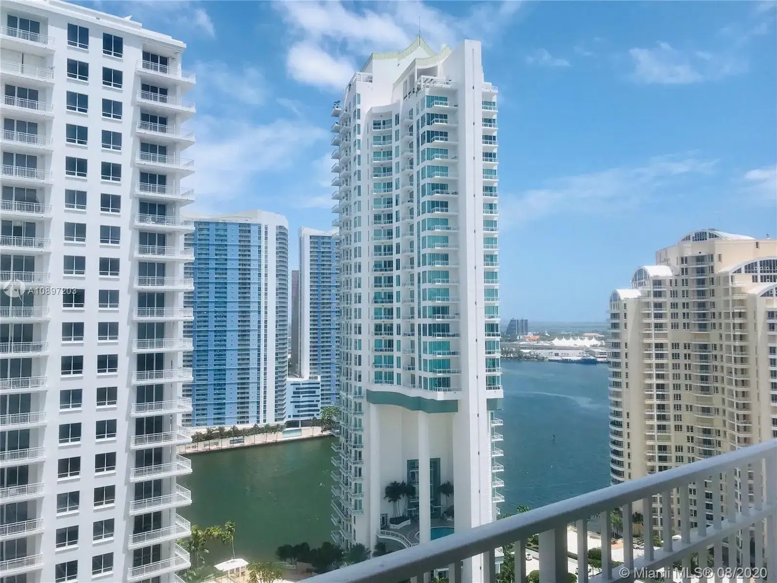 1 bedroom 1 bath Residential Lease for rent at 701 Brickell Key Blvd # 08, Miami FL 33131