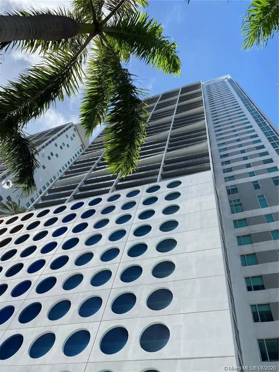 1 bedroom 1 bath Residential Lease for rent at 500 Brickell Ave # 2808, Miami FL 33131