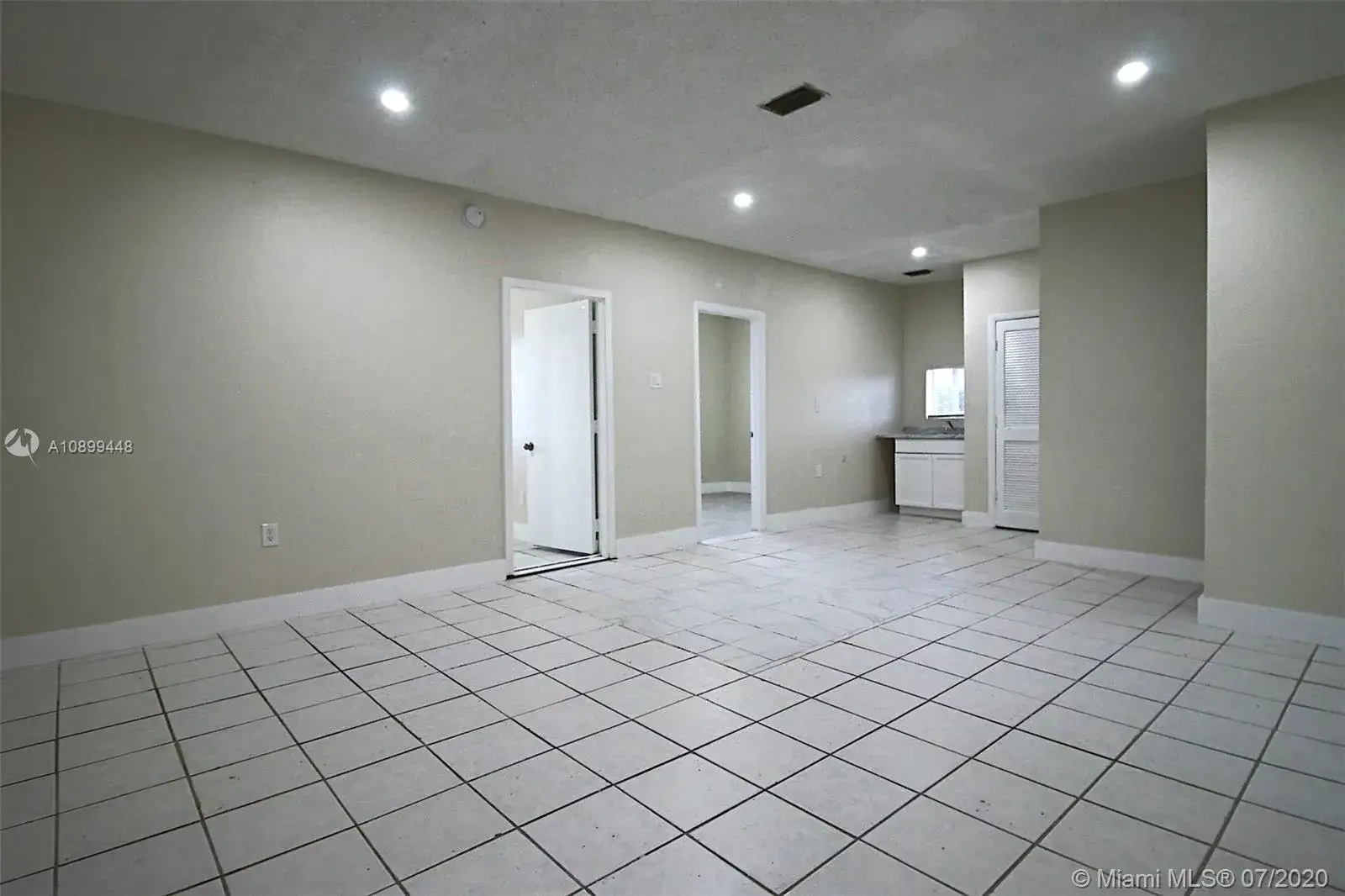 Commercial Sale for sale at 491 E Okeechobee Rd, Hialeah FL 33010