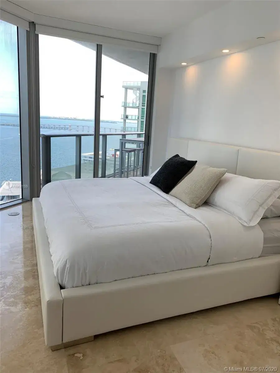 2 bedroom 2 bath Residential Lease for rent at 1300 Brickell Bay Dr # 2509, Miami FL 33131
