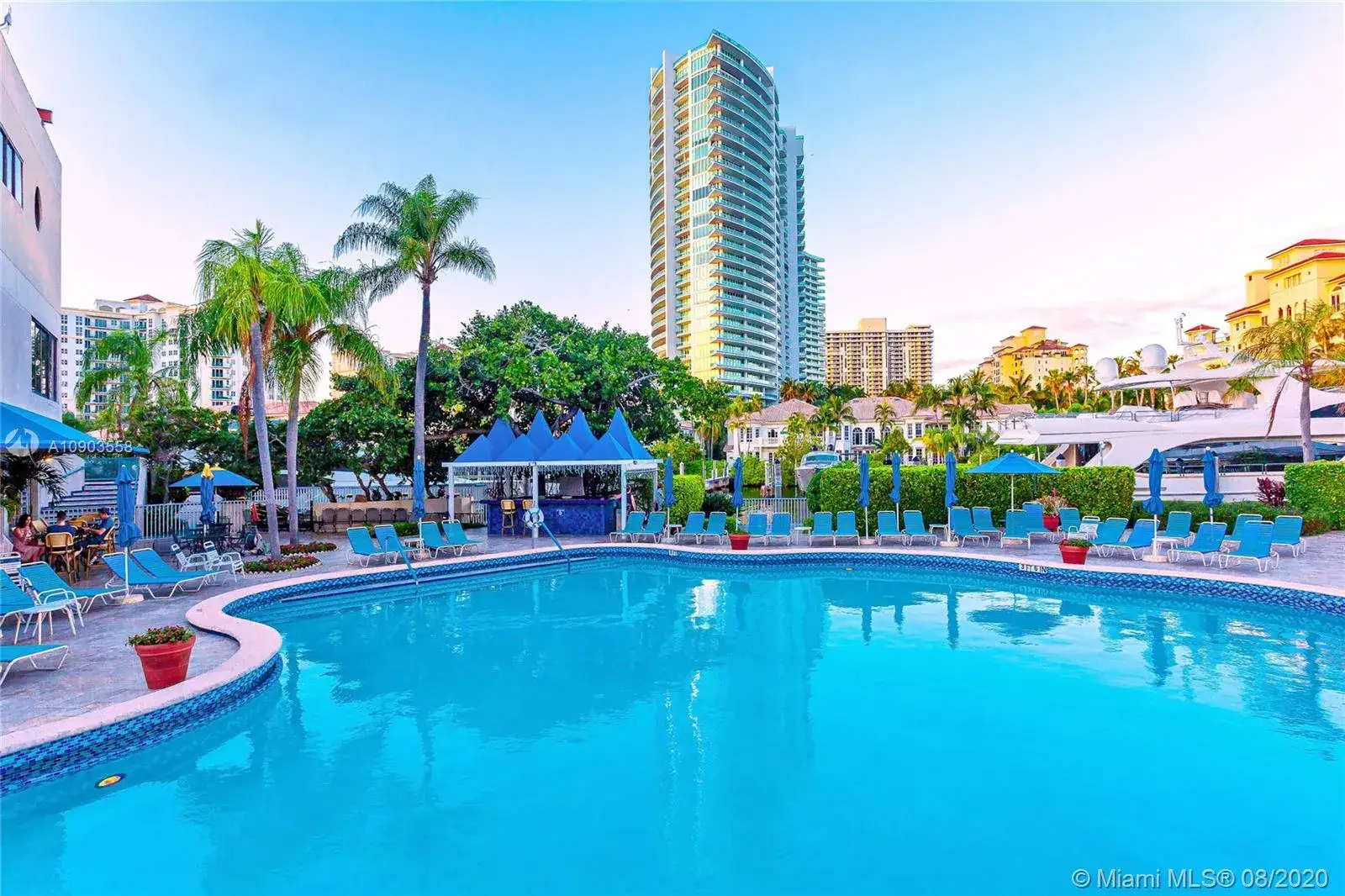 2 bedroom 2 bath Residential Lease for rent at 19707 Turnberry Way # 18L, Aventura FL 33180
