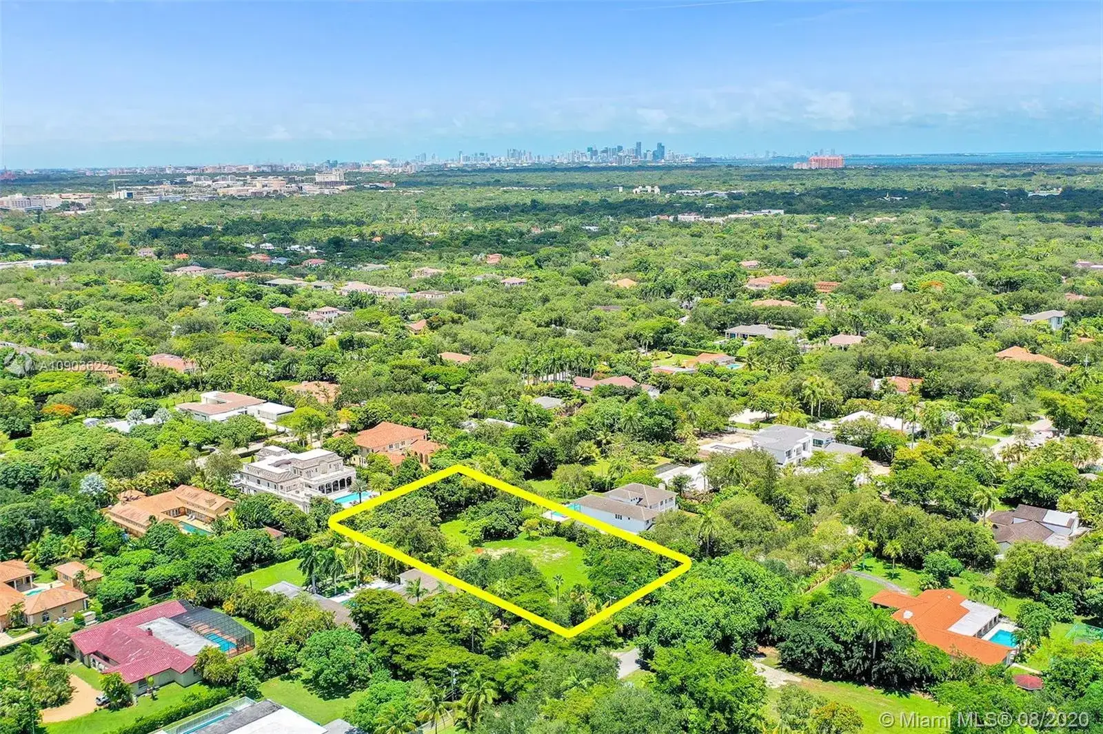 7 bedroom 8 bath Residential for sale at 6575 SW 96th St, Pinecrest FL 33156