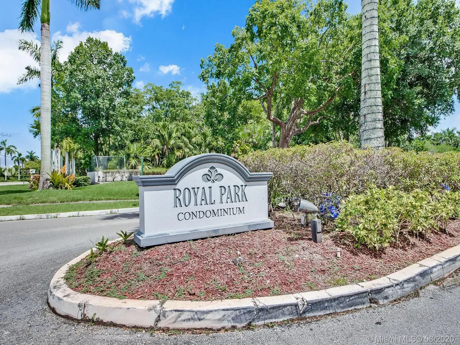2 bedroom 2 bath Residential Lease for rent at 108 Royal Park Dr # 3G, Oakland Park FL 33309