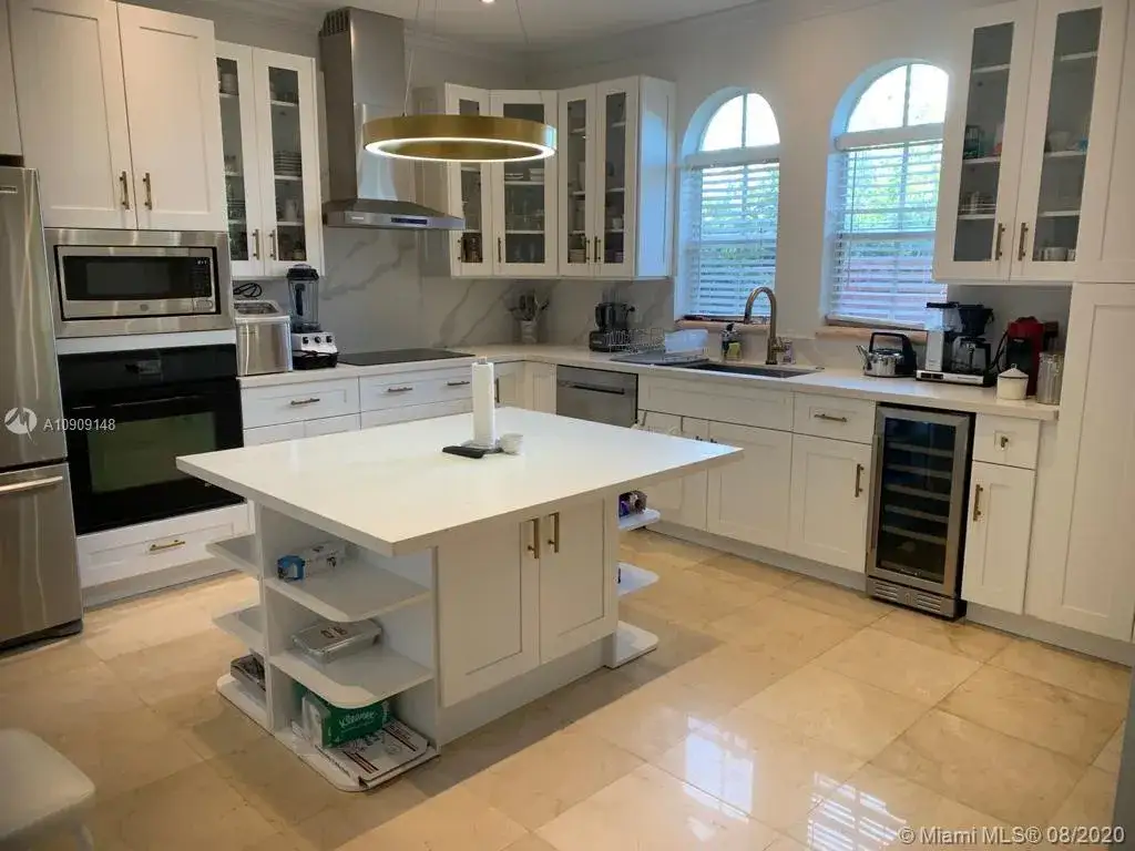 3 bedroom 2 bath Residential for sale at 18420 NE 30th Ave # 18420, Aventura FL 33160