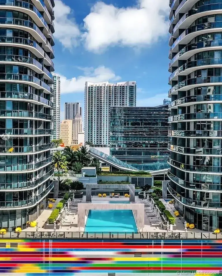 1 bedroom 1 bath Residential for sale at 45 SW 9th St # 1004, Miami FL 33130