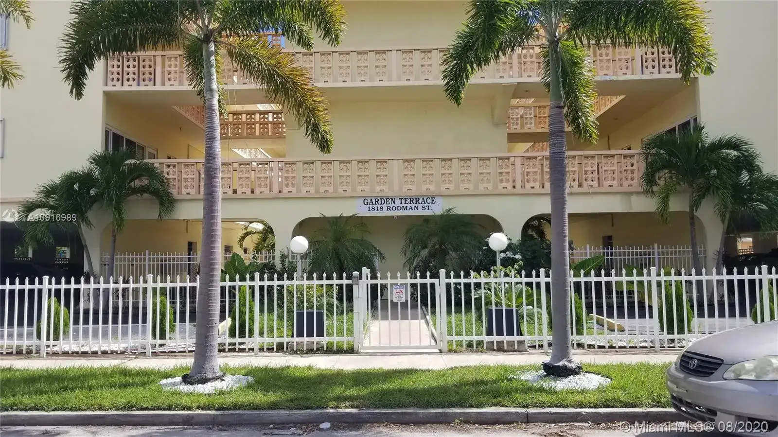 1 bedroom 1 bath Residential Lease for rent at 1818 Rodman St # 2E, Hollywood FL 33020