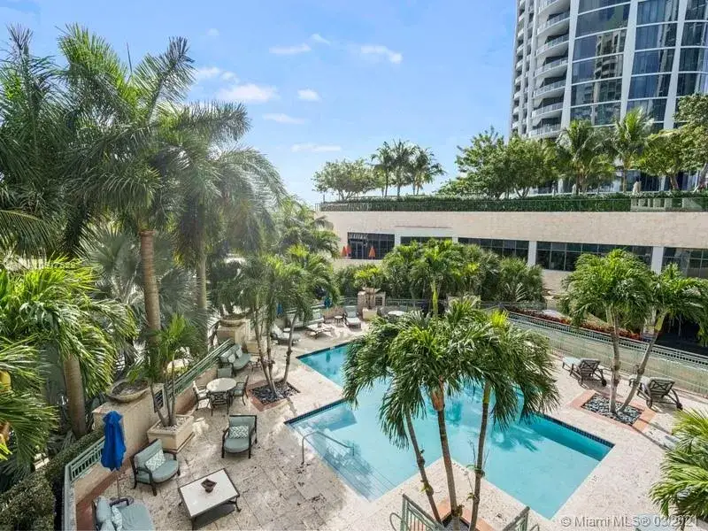 1 bedroom 1 bath Residential for sale at 3400 SW 27th Ave # 302, Miami FL 33133