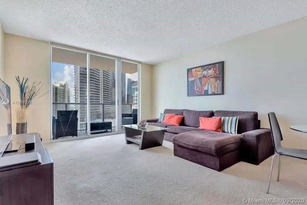 1 bedroom 1 bath Residential for sale at 1155 Brickell Bay Dr # 2005, Miami FL 33131