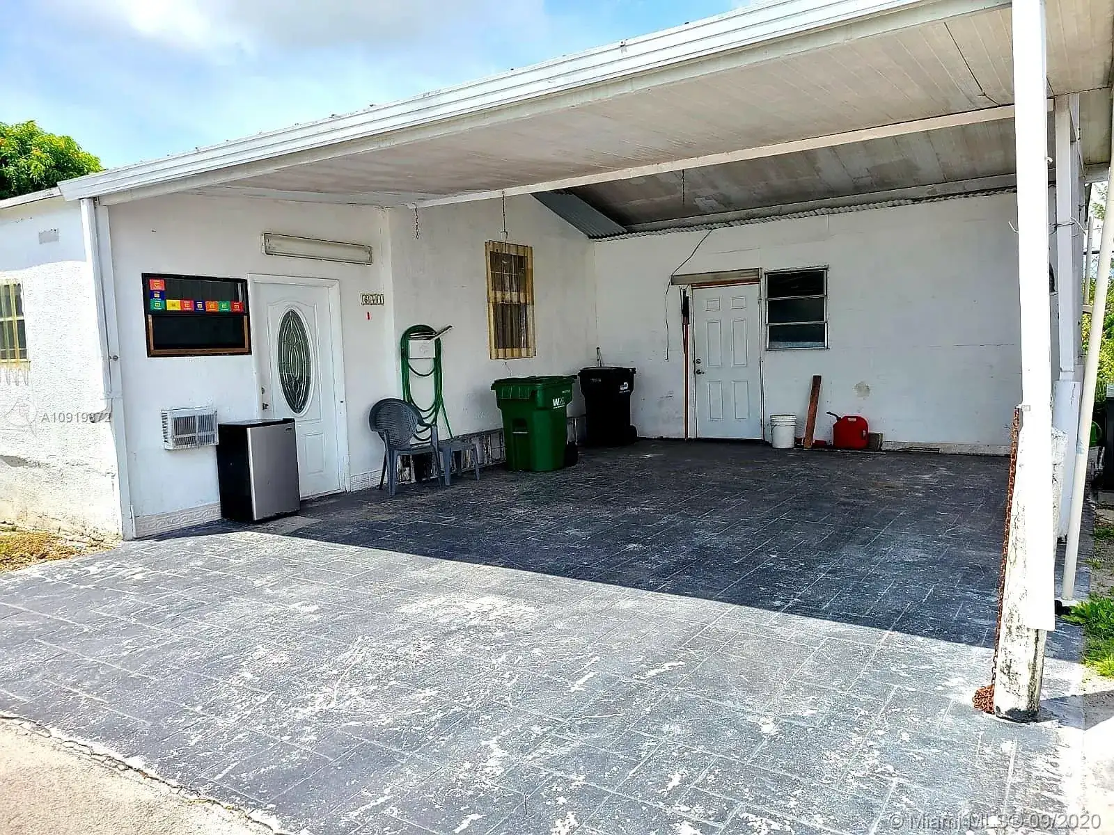 2 bedroom 1 bath Residential for sale at 10601 NW 105, Medley FL 33178