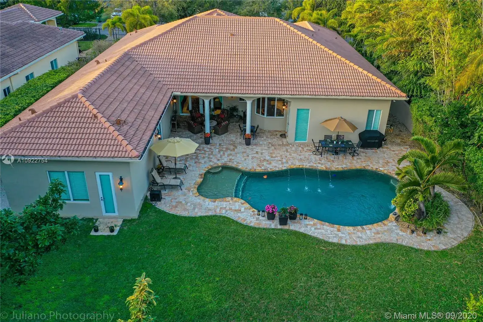 5 bedroom 5 bath Residential for sale at 7780 SW 110th St, Pinecrest FL 33156