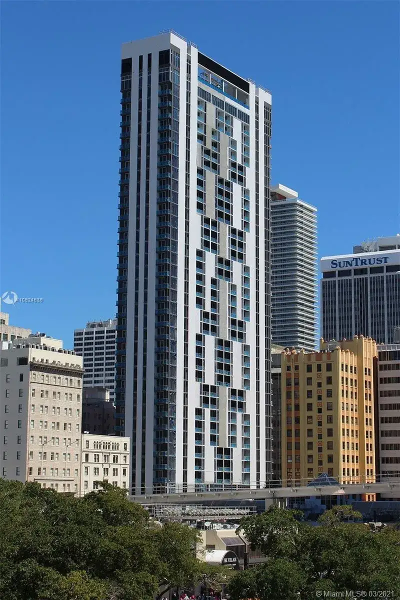 1 bedroom 1 bath Residential for sale at 151 SE 1st St # 510, Miami FL 33131