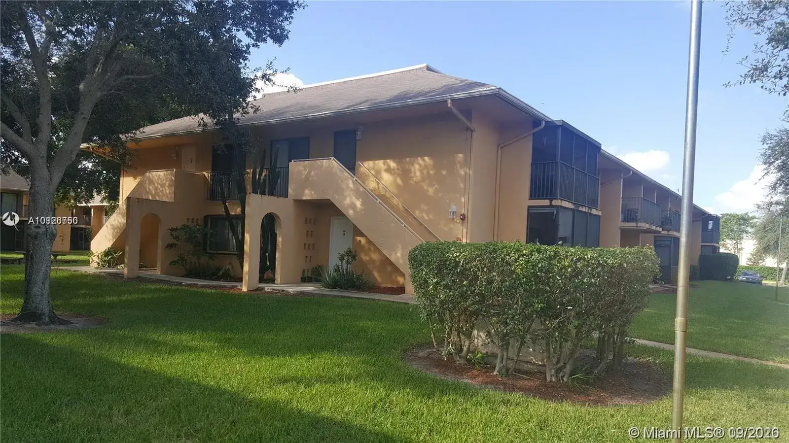 1 bedroom 1 bath Residential Lease for rent at 5981 Washington St # 219, Hollywood FL 33023