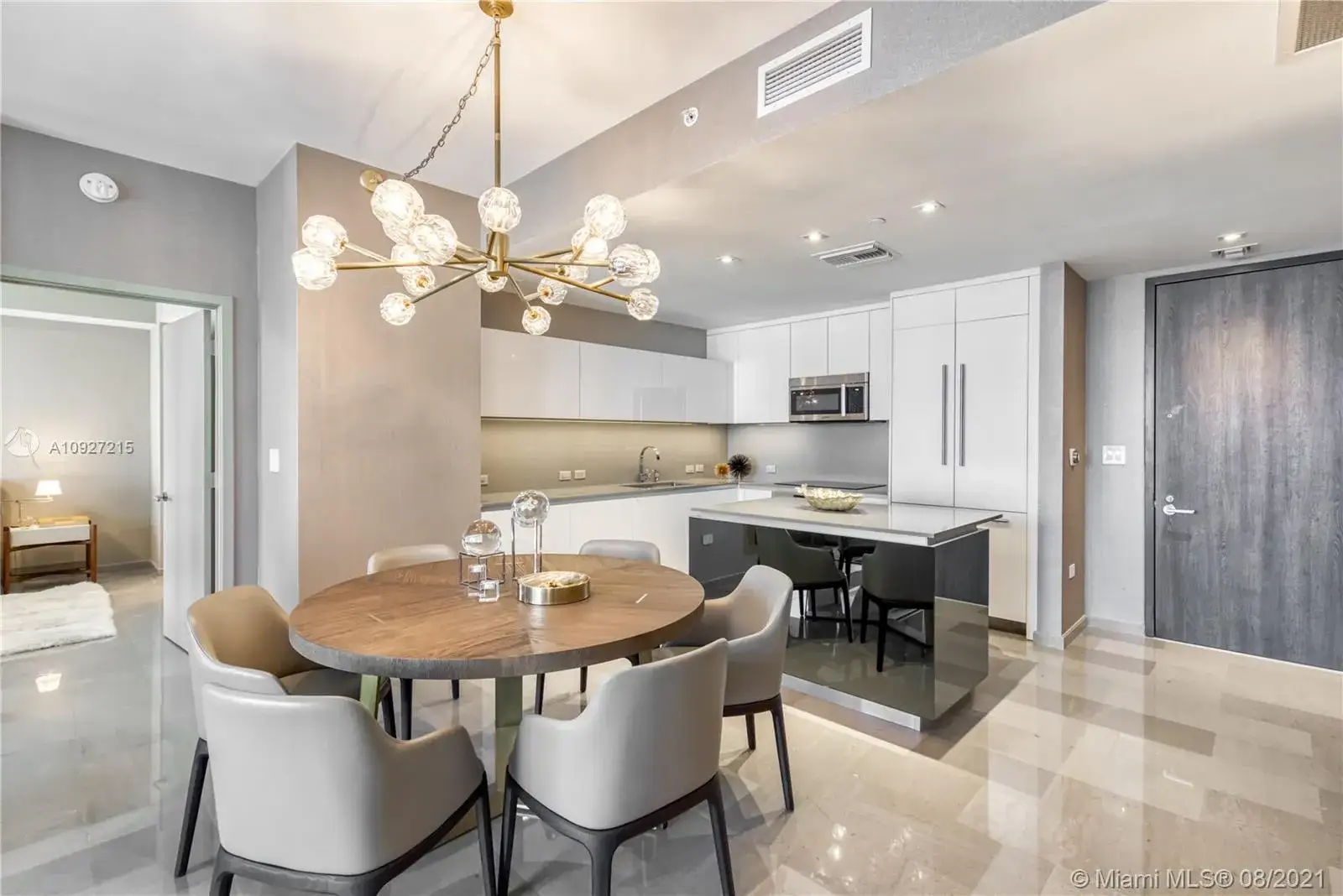 2 bedroom 2 bath Residential for sale at 88 SW 7th St # 2905, Miami FL 33130