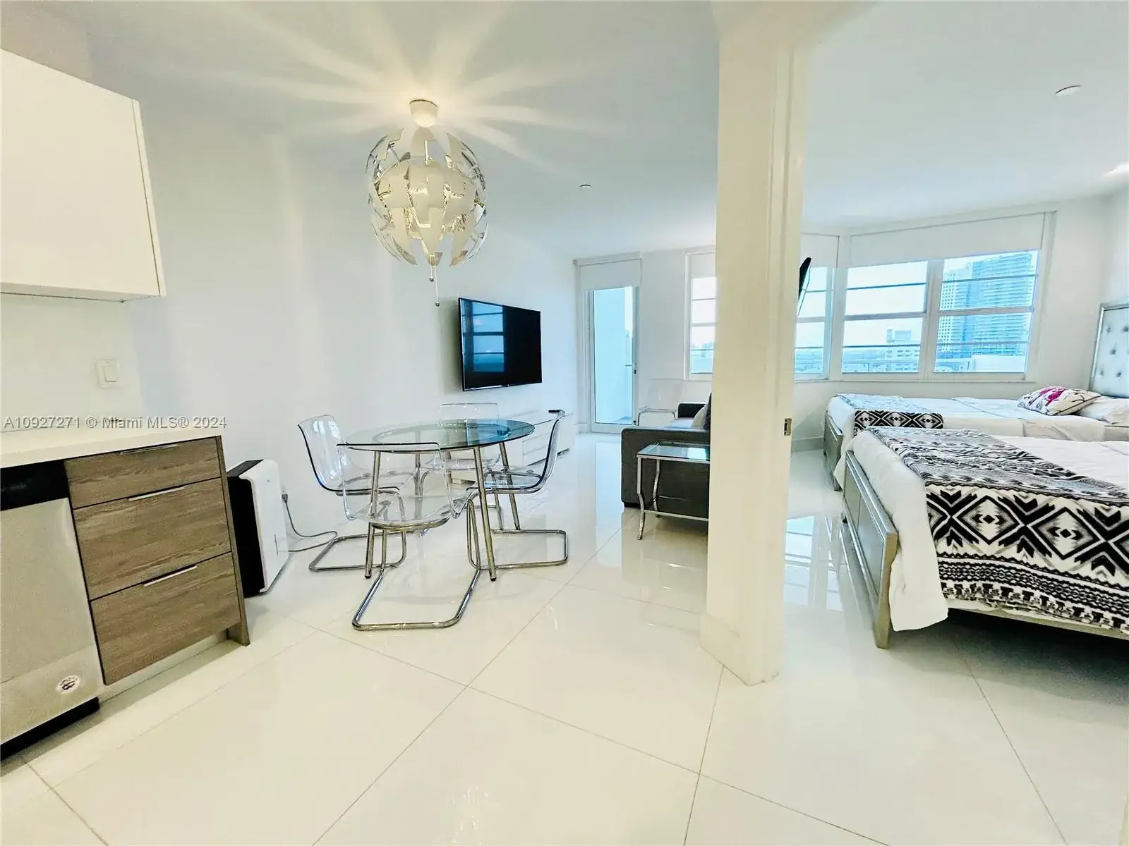 1 bedroom 1 bath Residential for sale at 100 Lincoln Rd # 1645, Miami Beach FL 33139