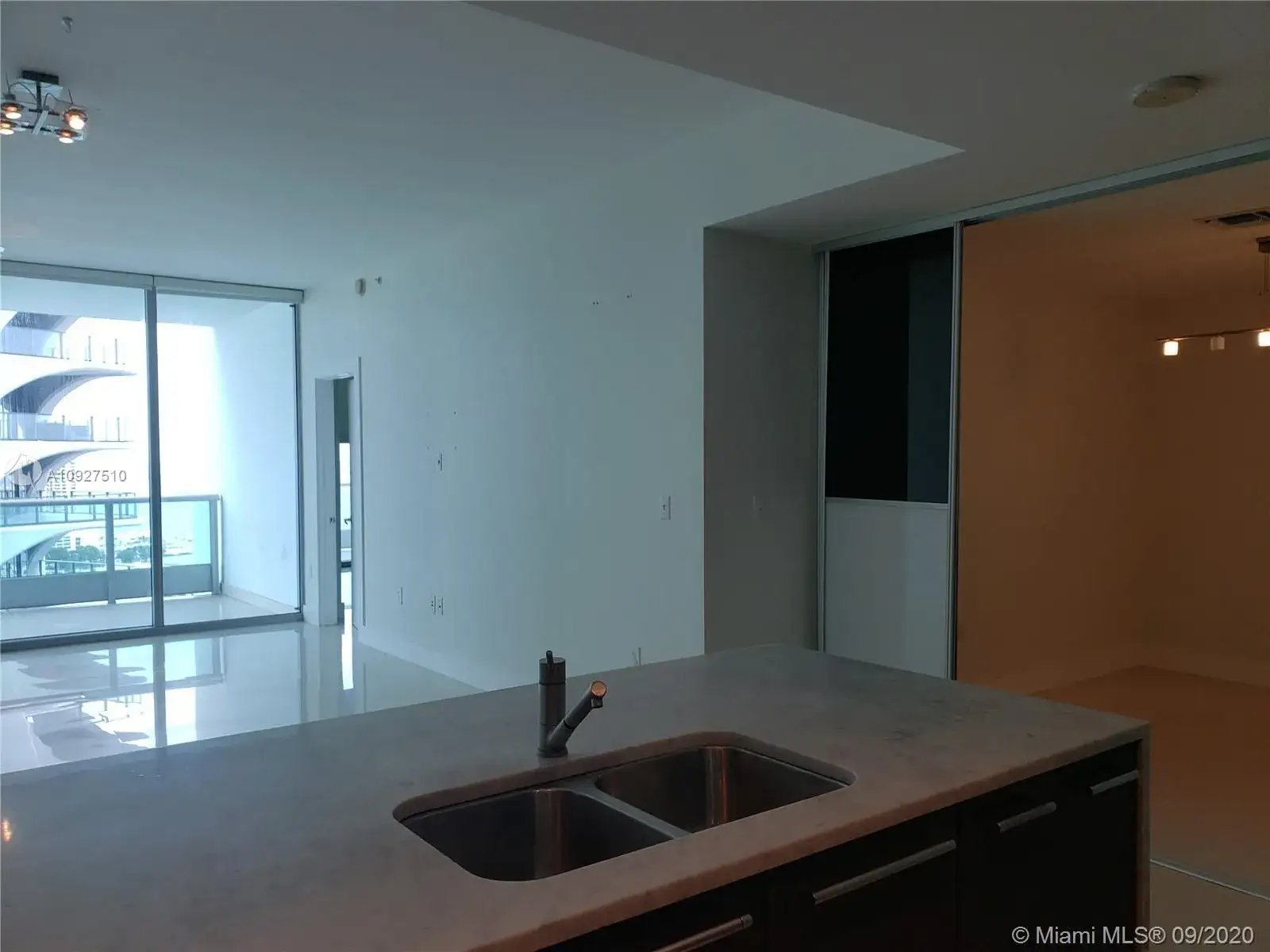 1 bedroom 2 bath Residential for sale at 900 Biscayne Blvd # 2710, Miami FL 33132