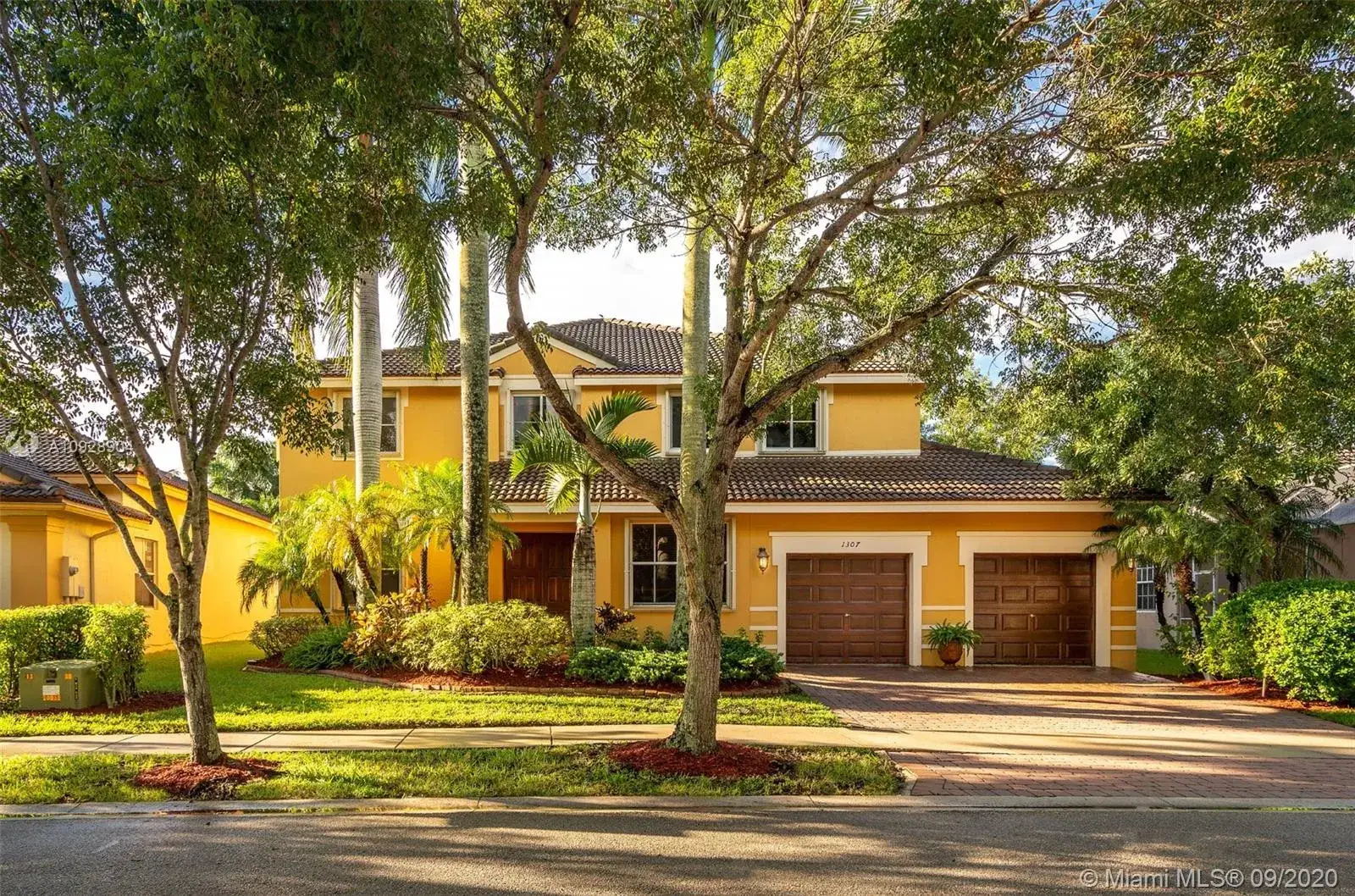 6 bedroom 4 bath Residential for sale at 1307 Peregrine Way, Weston FL 33327