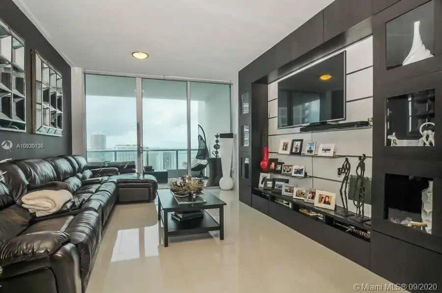1 bedroom 2 bath Residential for sale at 900 Biscayne Blvd # 3810, Miami FL 33132