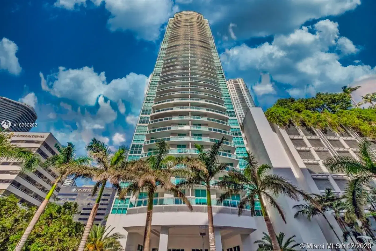 1 bedroom 1 bath Residential for sale at 950 Brickell Bay Dr # 1102, Miami FL 33131