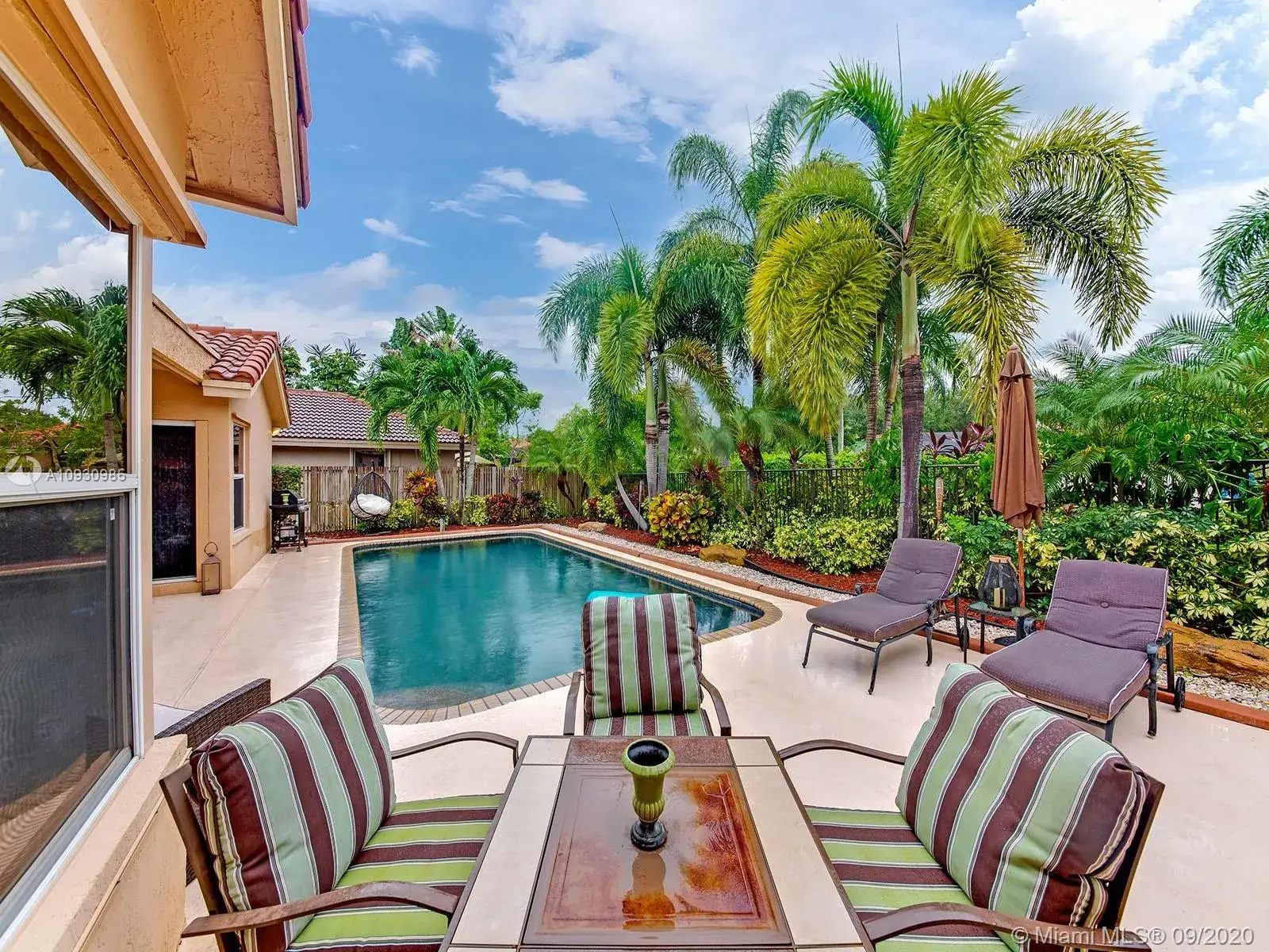 4 bedroom 2 bath Residential for sale at 1085 Fairfax Ln, Weston FL 33326
