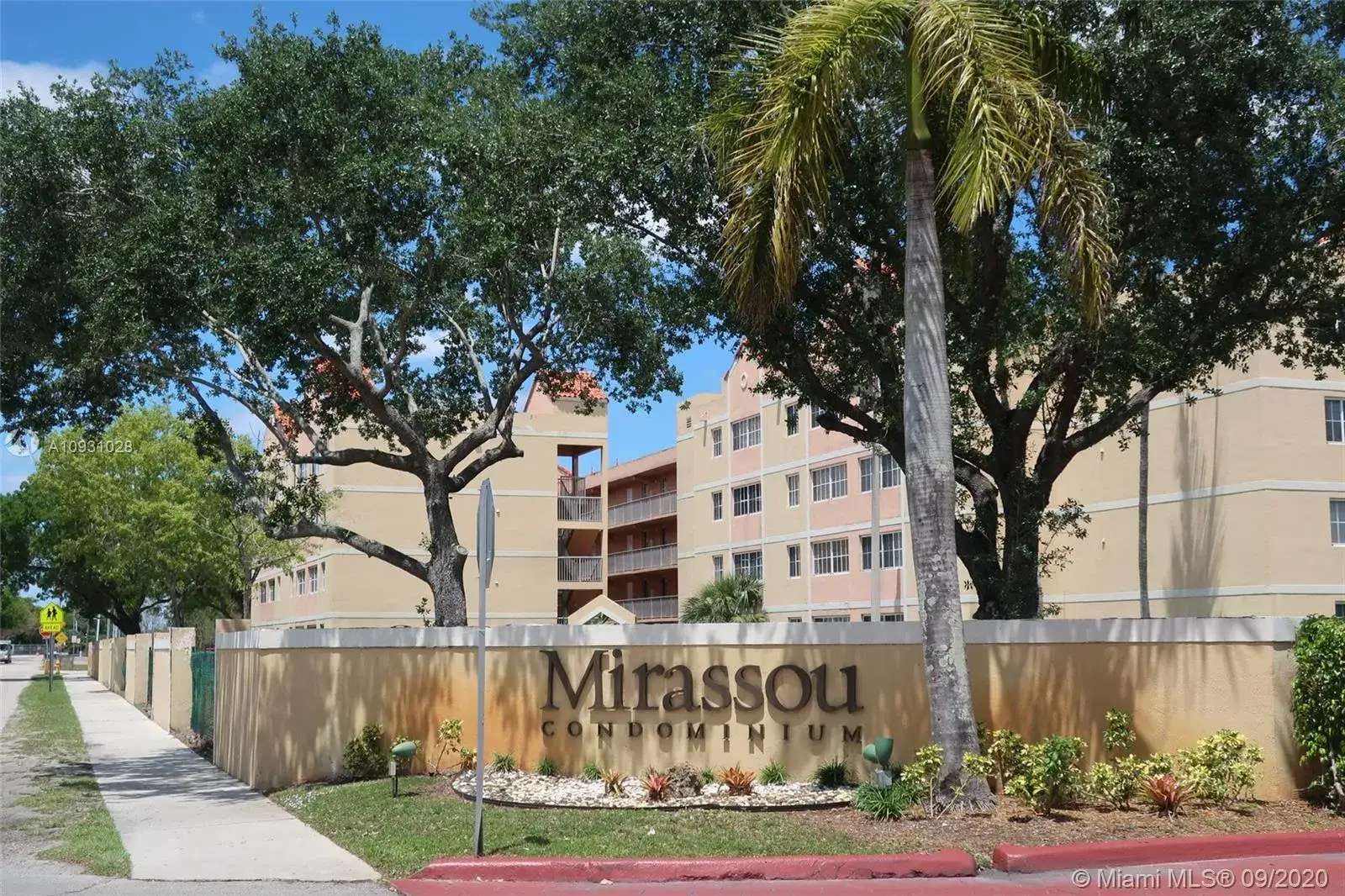 2 bedroom 2 bath Residential for sale at 6045 NW 186th St # 308, Hialeah FL 33015