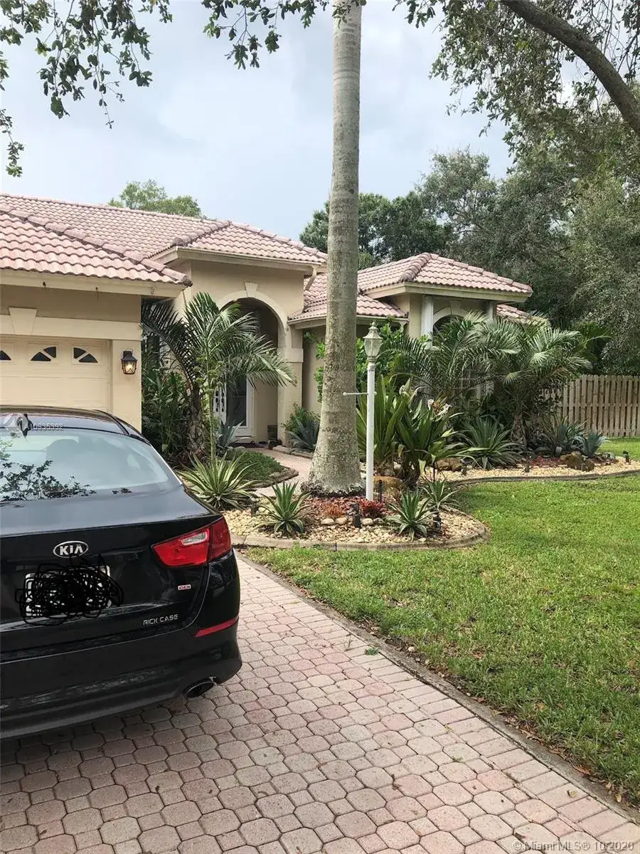4 bedroom 3 bath Residential for sale at 6041 Superior Blvd, Davie FL 33331